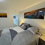 Modern Miami Oasis - Bbq Access