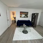 Modern Miami Oasis - Bbq Access