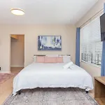 King Bed Free Parking & Wi-Fi Near Wynwood!