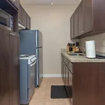 King Bed Free Parking & Wi-Fi Near Wynwood!