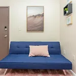 King Bed Free Parking & Wi-Fi Near Wynwood!