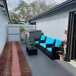 Amazing & Cozy Duplex Near Zoo Miami !