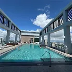 Elevated Elegance Luxe View Pool Free Parking