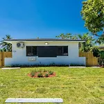 Modern Studio In North Miami