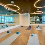 Kaseya Center Apt For 3 People With Pool And Gym.