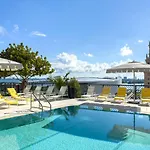 Kaseya Center Apt For 3 People With Pool And Gym.