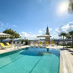 Kaseya Center Apt For 3 People With Pool And Gym.