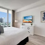 Cocktails & Coffee With Bay & City View Balconies