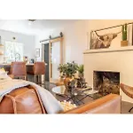 Artsy Oasis: Design District Gem