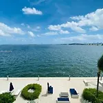 Miami Bay- Spacious And Cozy Water Front Suite - 28 Day Minimum