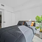 2-Bedr Downtown Miami Condo Bay Views
