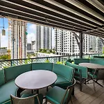 Modern Studio Downtown Retreat With Skyline Views