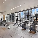 Modern Studio Downtown Retreat With Skyline Views