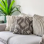 Luxury Getaway In Miami Sleeps 3 Getaway With Pool - Prime Location