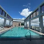 Elevated Elegance Luxe View Pool Free Parking
