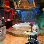 Hialeah Motel - Adults Only