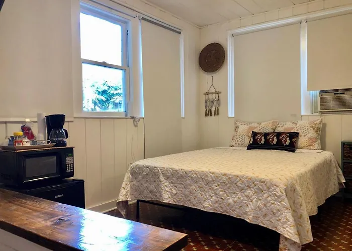 Private Studio With Free Parking