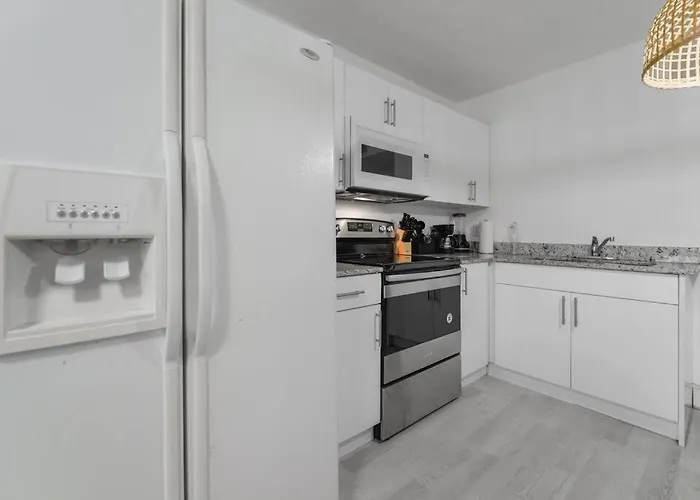 Splendid Location Apt Close To Brickell & Marlins Park