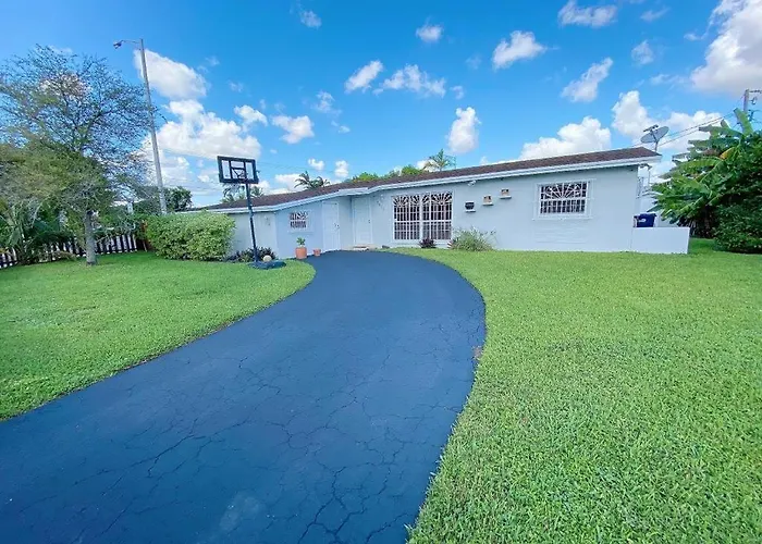 Beautiful Miami Home 13 Minutes Away From Mia
