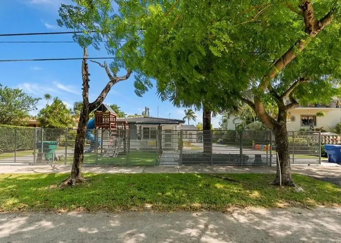 Cozy Triplex Centrally Located