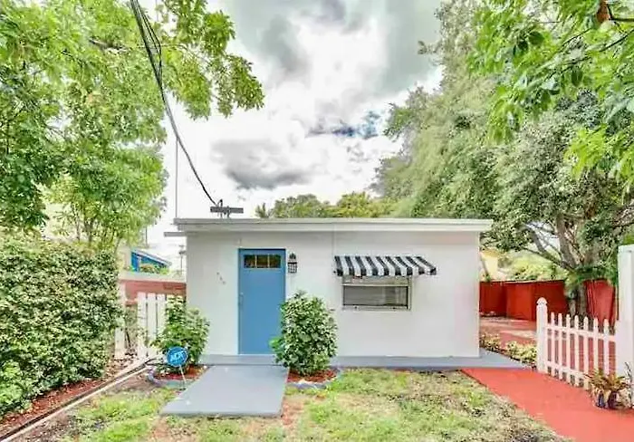 Cozy Private House Near Miami Airport - Free Parking - 01