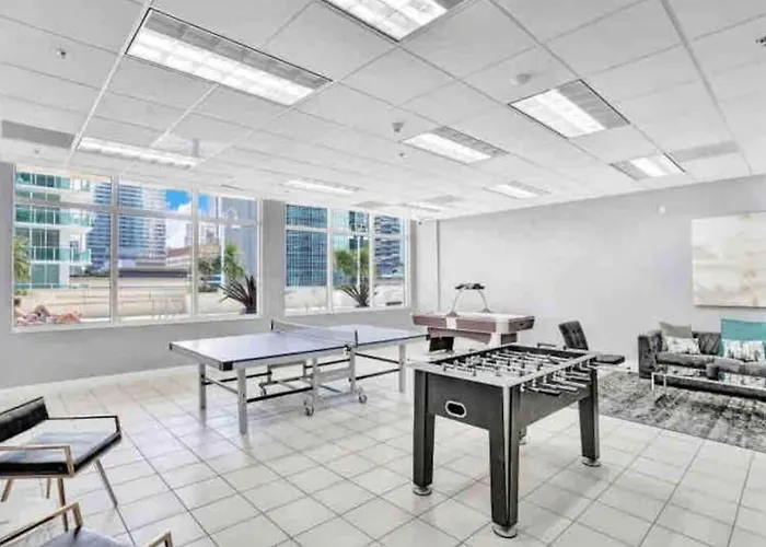 Luxurious Private Unit With Parking