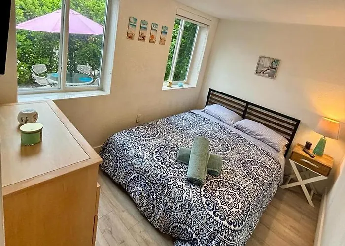 Nice Queen Bedroom - Best Location In Miami - Luggage Storage Service, Parking And Laundry