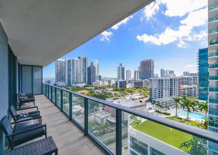 Unwind In Your Amazing City View Apartment