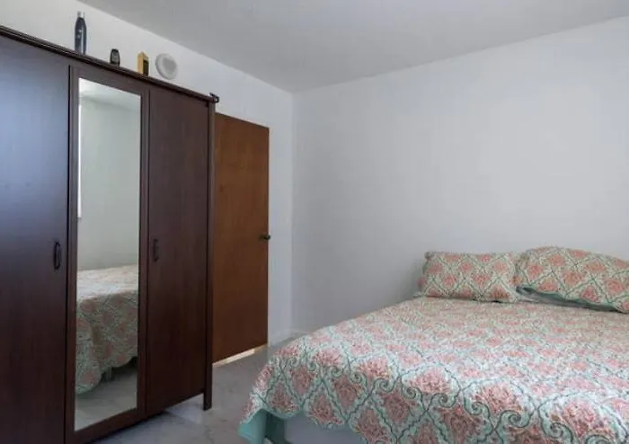 A Room Inside An Appartment For 1 Person Close To Beach -3 Min By Car