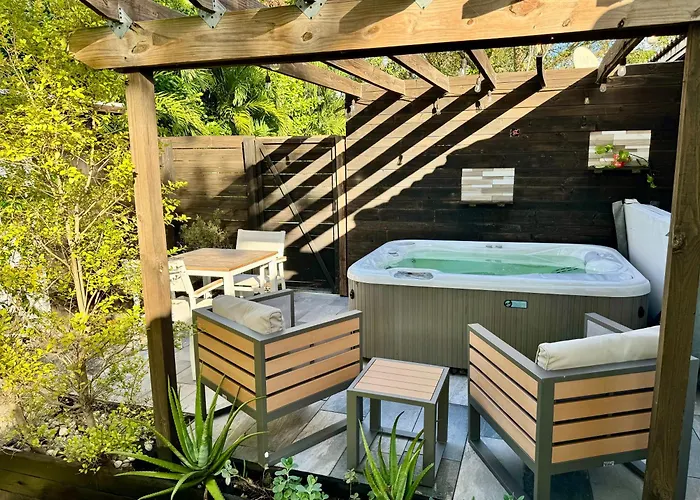 Hot Tub House On Golf Course! 10 Mins To The Beach
