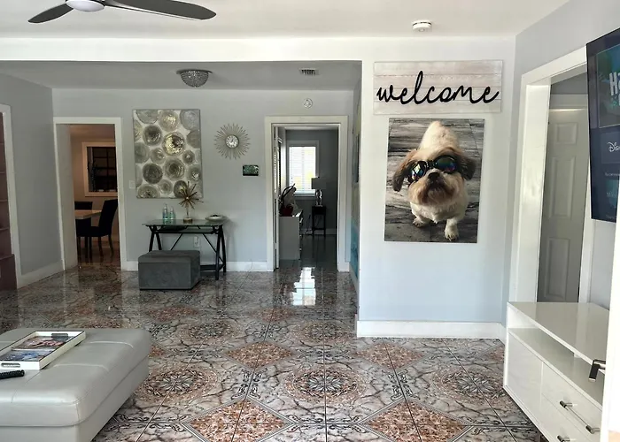 Main House 3 Bed 2 Bath & Guest House 1 Bed 1 Bath