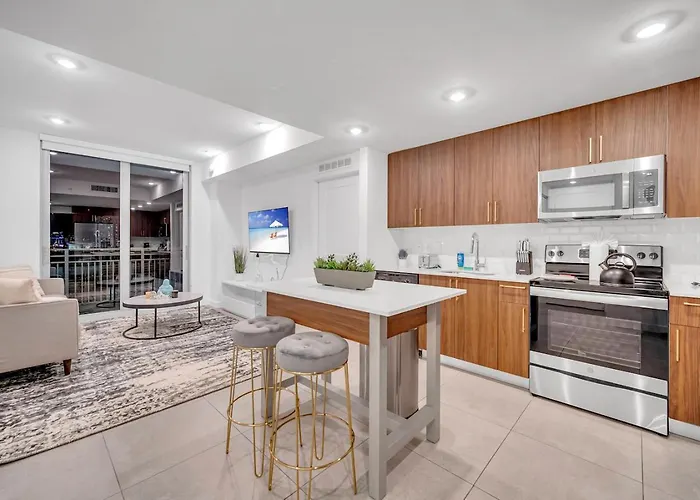 Exclusive Condo In Downtown Miami With Pool Views And Free Parking