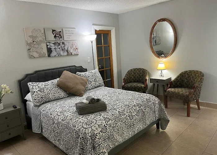 Amazing & Cozy Duplex Near Zoo Miami !