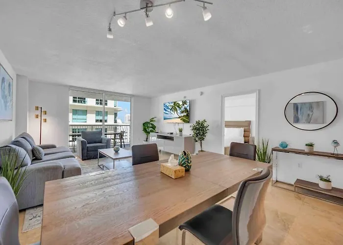 Spacious 36Th Flr 1 Bd 1 Bt • Brickell • Bay View