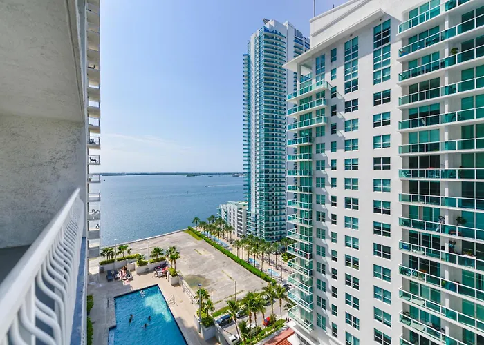 Amazing 3 Bedroom Condo At Brickell With Pool