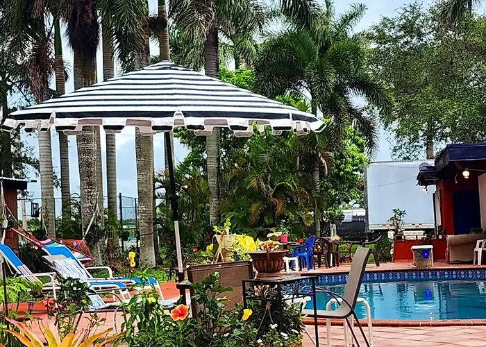 Angels Village Hotel & Mini-Zoo