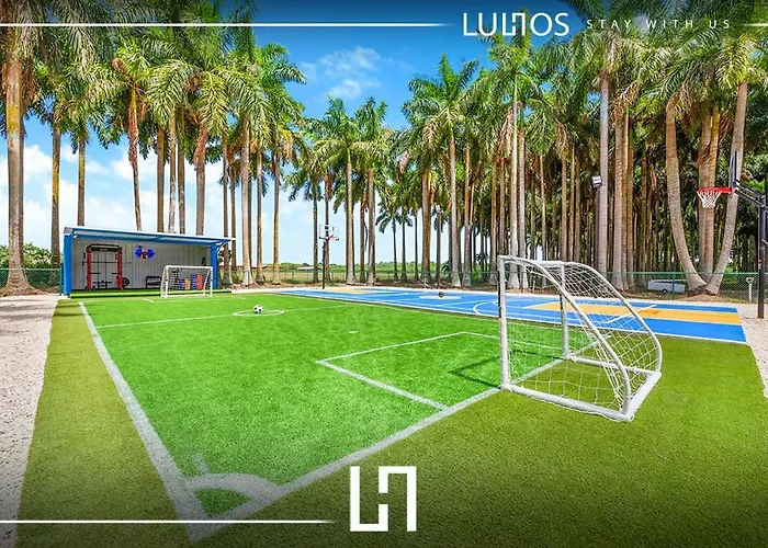 Island Paradise - Pickleball, Football, Pool Bliss L61