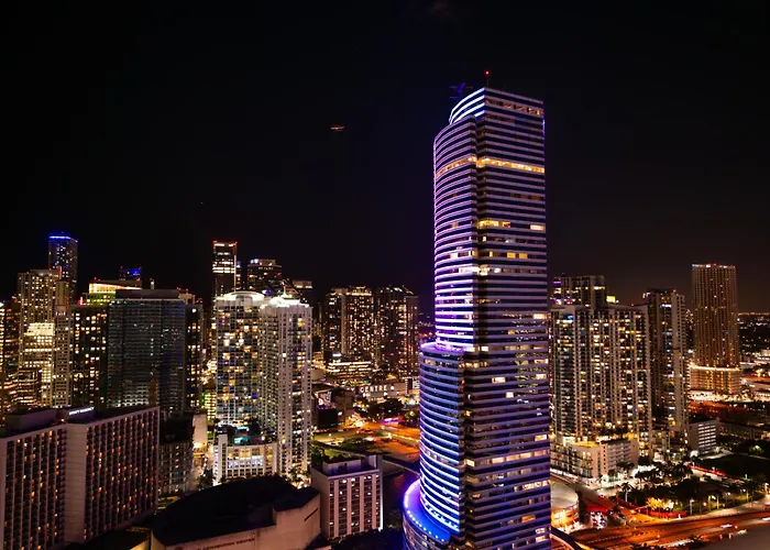 Luxury Loft W Skyline View, Rooftop Pool, Brickell Downtown