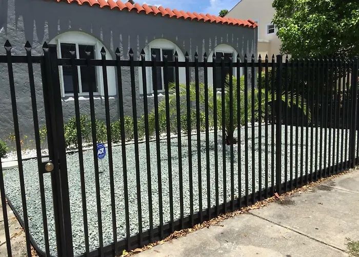 Modern 3/1 House Close To Beaches And Midtown