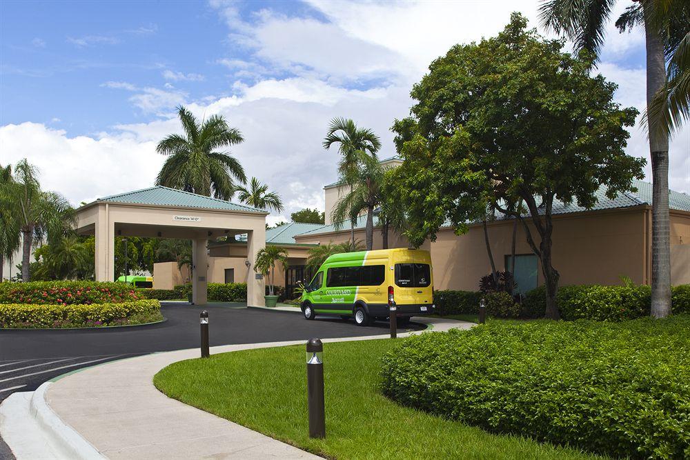 Hotel Courtyard Miami Airport West 3*