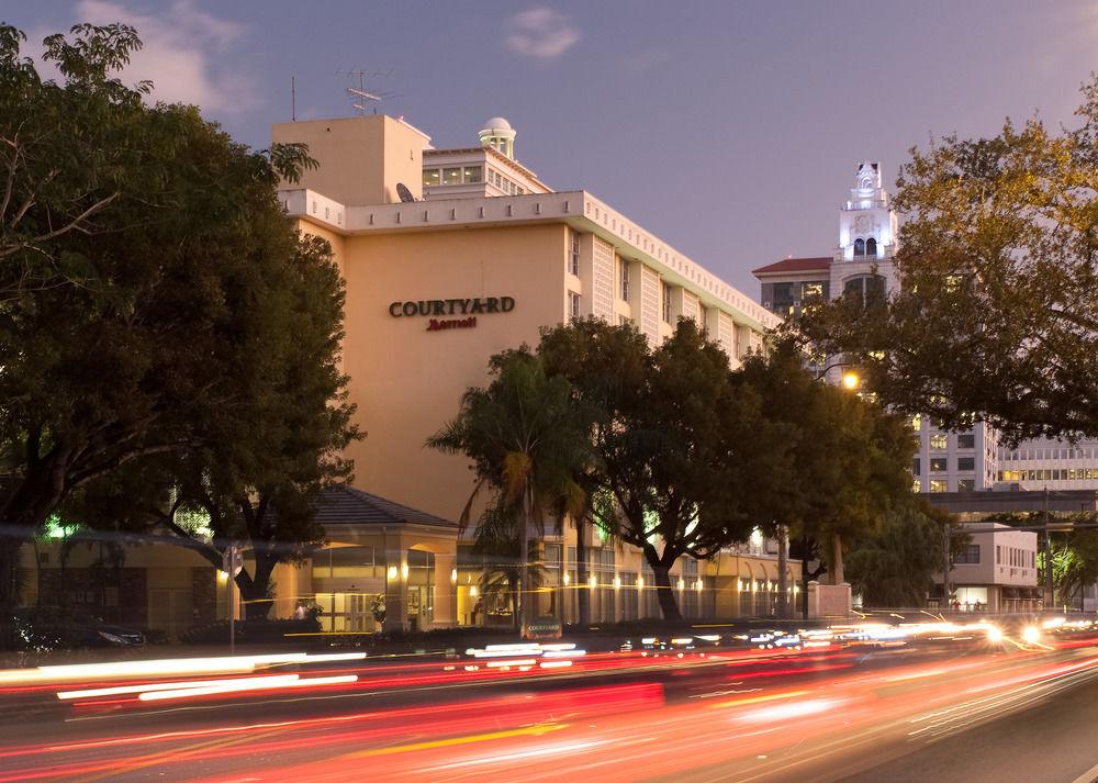 Courtyard Miami 3*