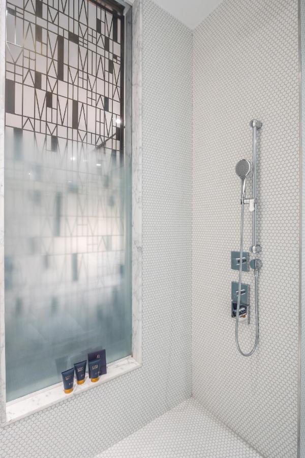 812 Located At Sls Lux Brickell, Managed And Operated By And The Beaches 4*