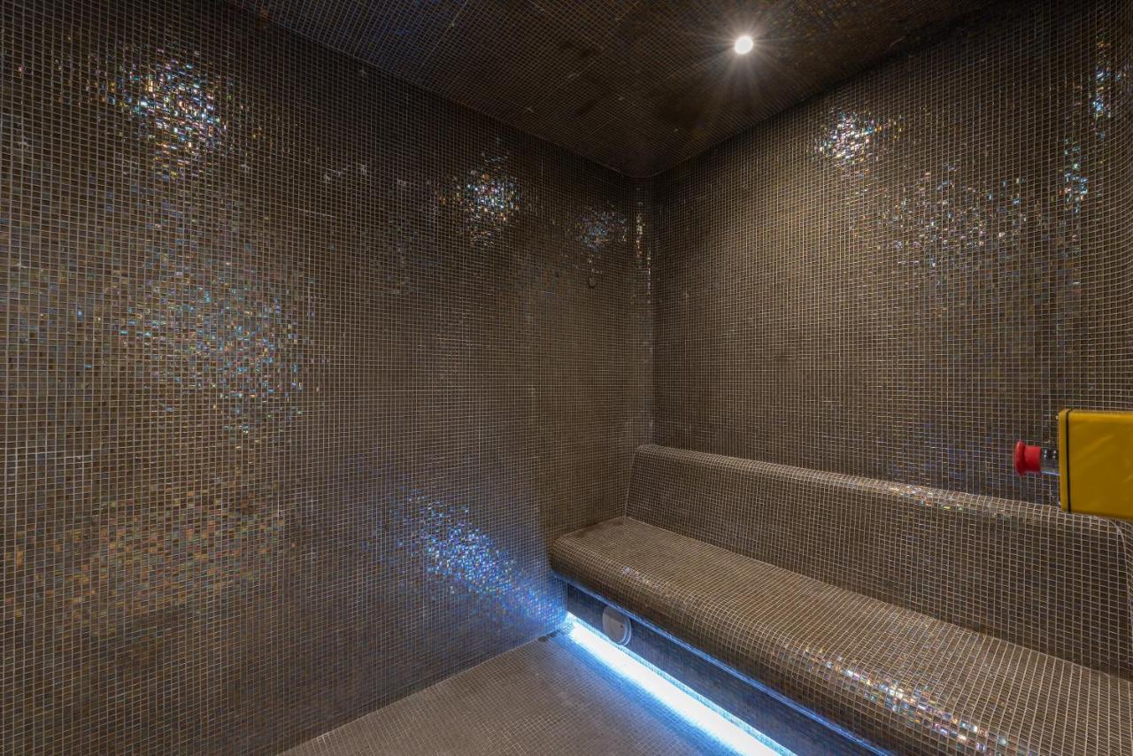 812 Located At Sls Lux Brickell, Managed And Operated By And The Beaches