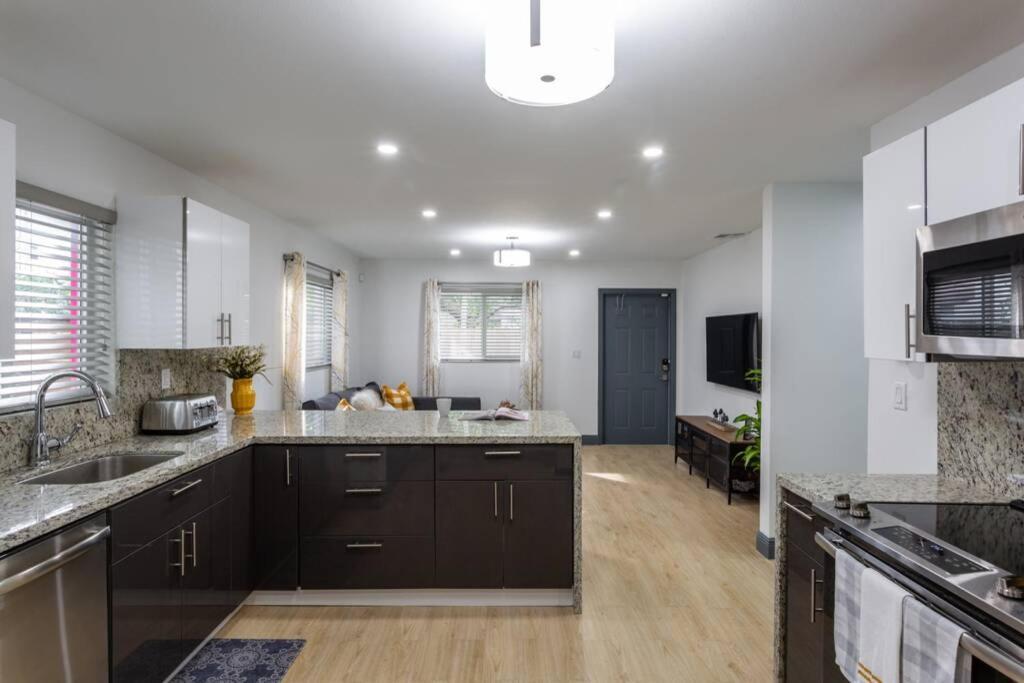 Casa Madeira @ The Heart Of Design District Holiday home