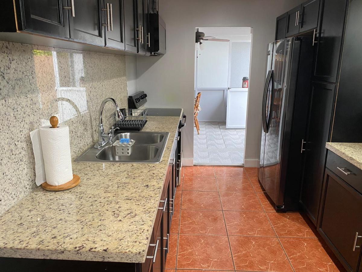 Main House 3 Bed 2 Bath & 1 Bed 1 Bath Holiday home Miami