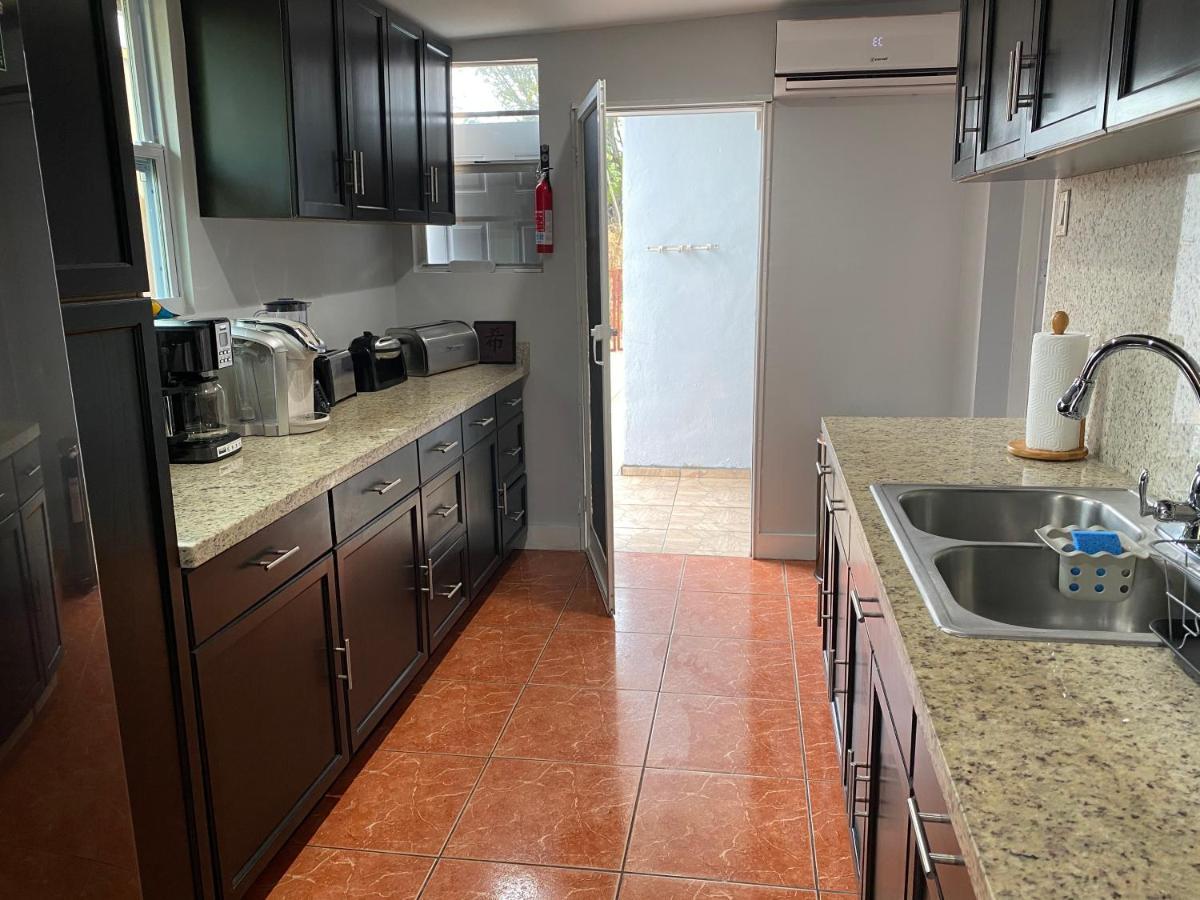 Main House 3 Bed 2 Bath & 1 Bed 1 Bath Holiday home Miami