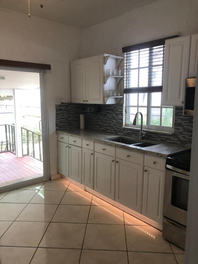 Private Next To Calle Ocho Homestay *