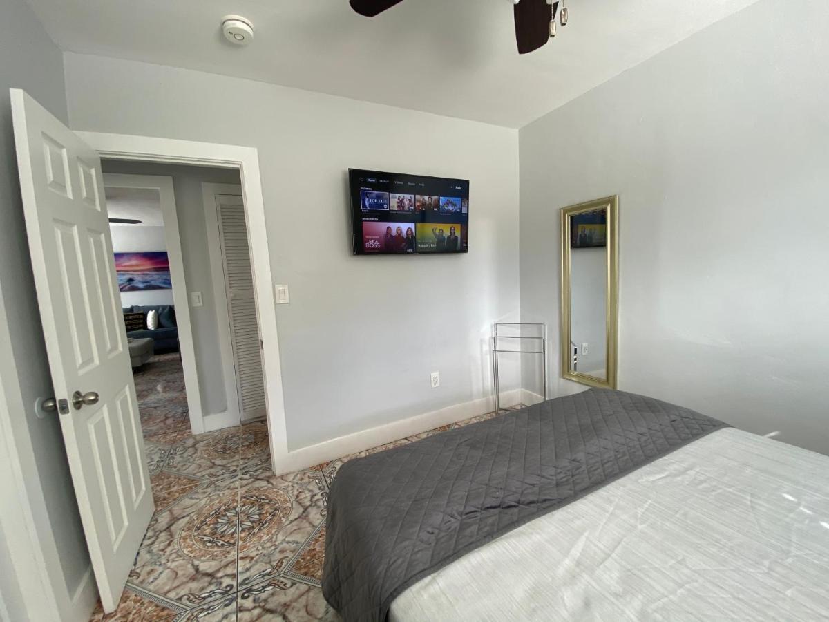 Main House 3 Bed 2 Bath & 1 Bed 1 Bath Holiday home Miami