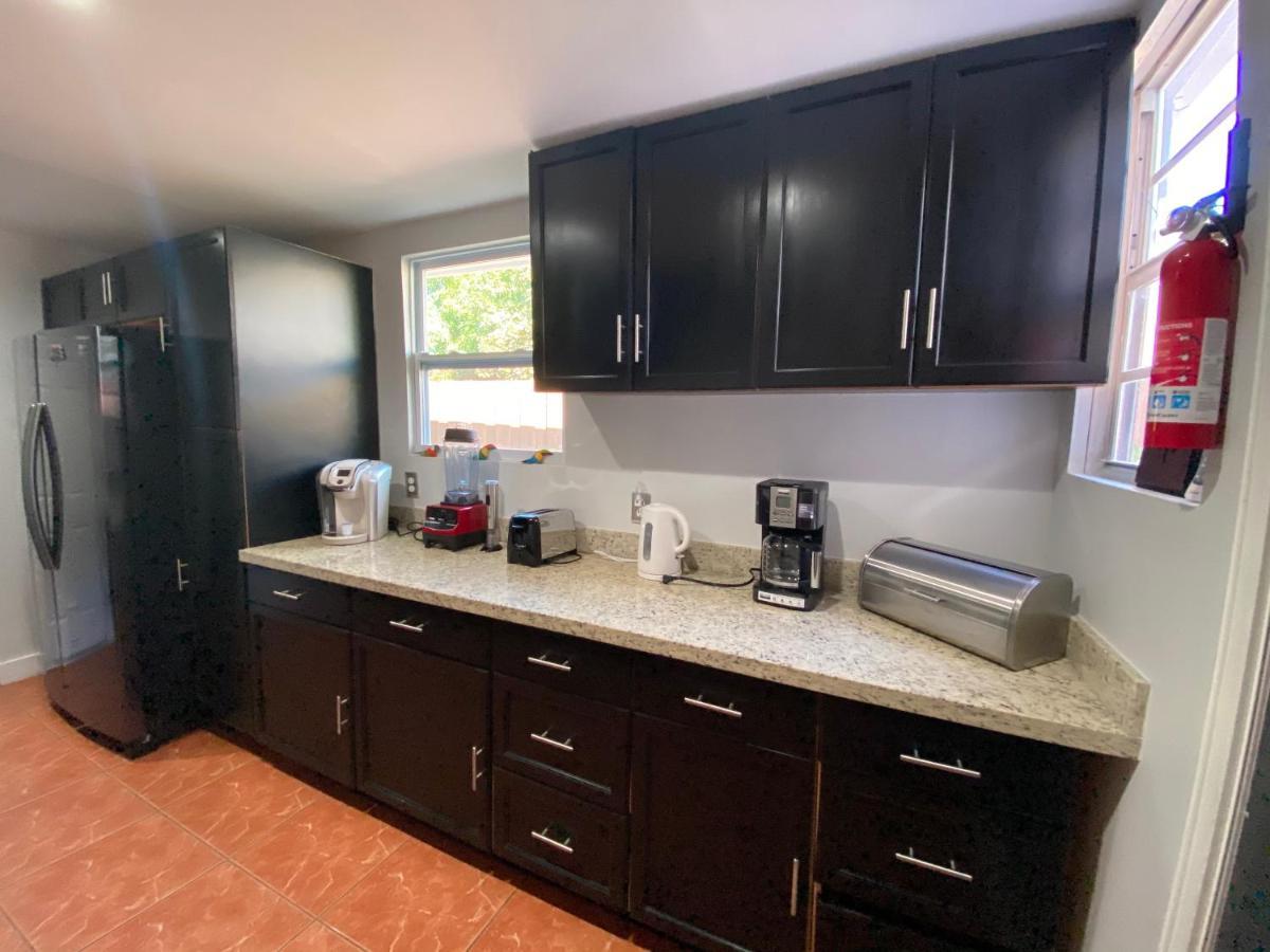 Main House 3 Bed 2 Bath & 1 Bed 1 Bath