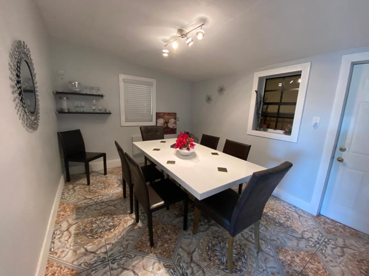 Main House 3 Bed 2 Bath & 1 Bed 1 Bath Holiday home Miami